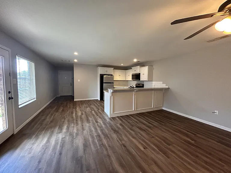 804 N Englewood Ave #B — Photo 4