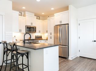 20879 SE Denver Dr, Bend, OR 97702