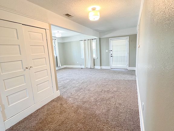 4th image of 819 W Olive Ave #C
