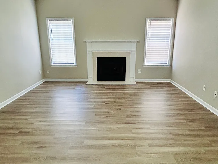 205 Kentshire Ln — Photo 4