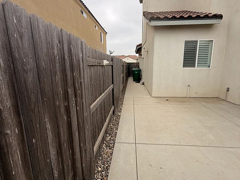 327 Las Flores Dr — Photo 21