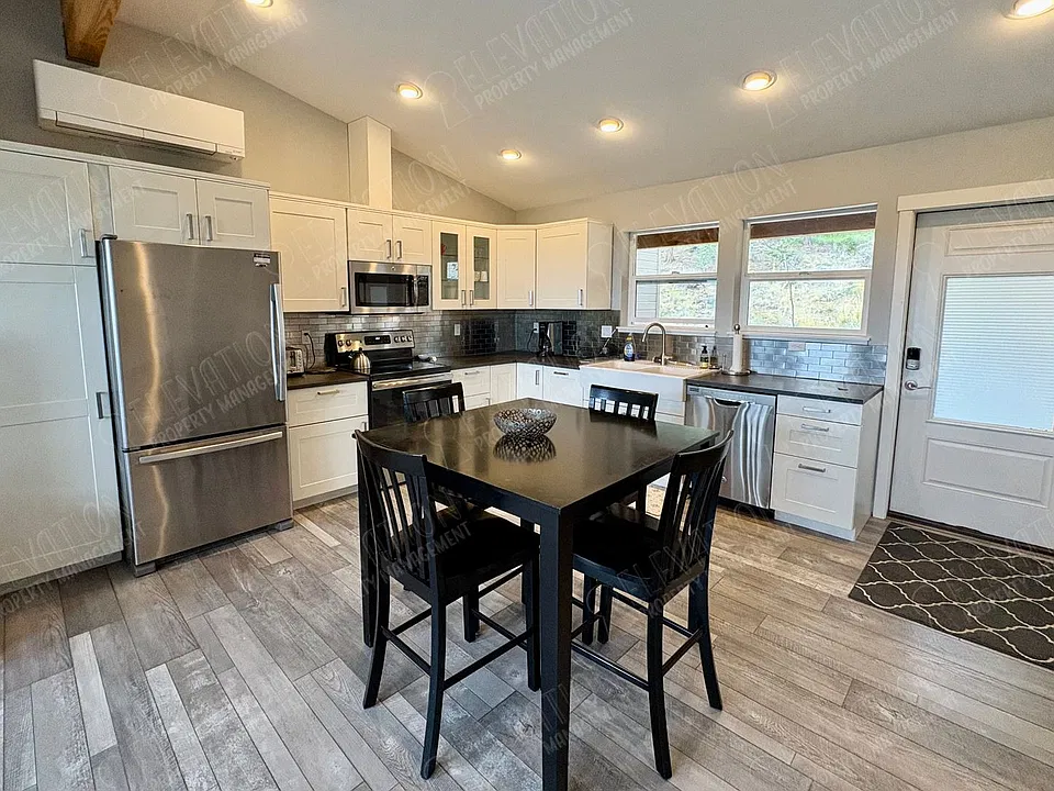 2485 NW Todds Crest Dr #2
