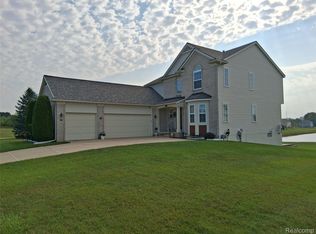 415 Lake Laura Dr, Pontiac, MI 48341