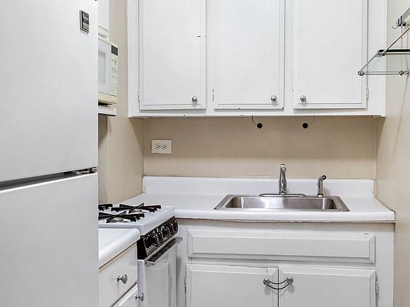 4th image of 220 E 57th St APT 6B