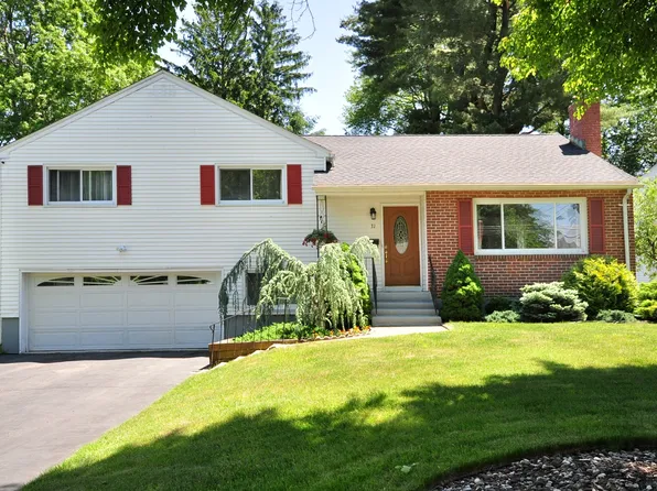31 Old Meadow Road, West Hartford, CT 06117
