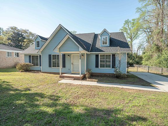 3rd image of 1898 Windsor Rd