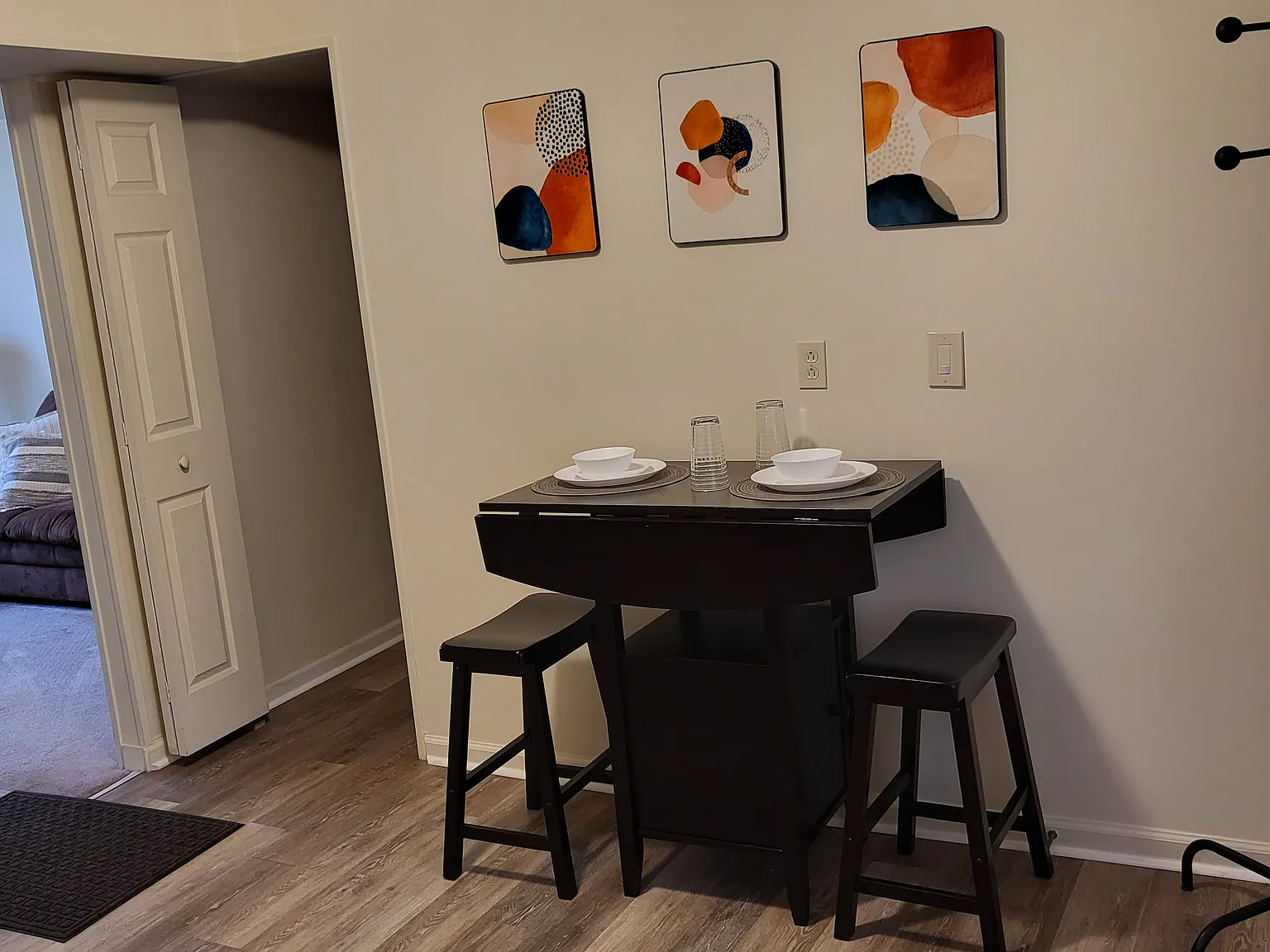 2 bed, 850 sqft, $975 — Photo 2