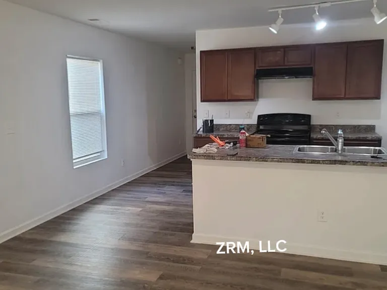 315 Crestfield Cir — Photo 4
