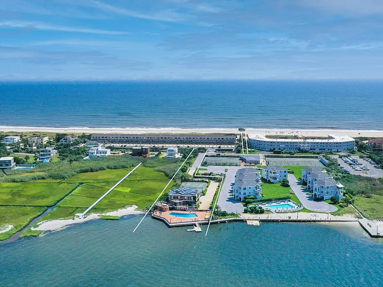 570 Dune Rd — Photo 3
