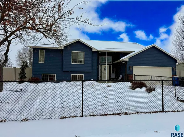 612 Coyote St, Harrisburg, SD 57032