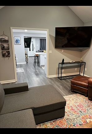 4th image of 5224 Woodlawn Dr