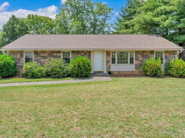 621 Bonnie Ln, Salem, VA 24153