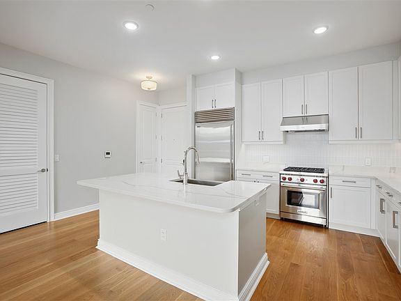 3rd image of 3 Somerset Ln Unit 321