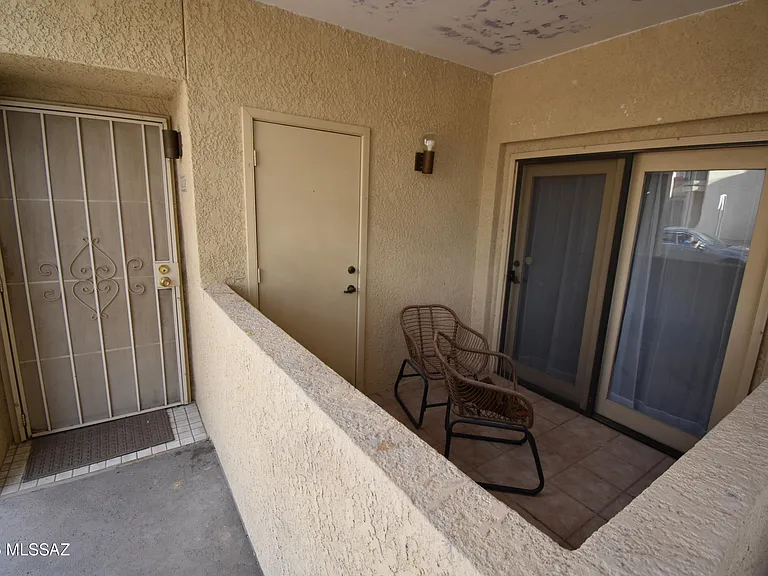 1200 E River Rd #J122 — Photo 6