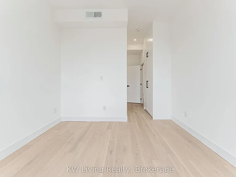 712 Eglinton Ave E — Photo 20