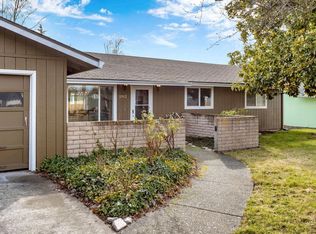 2912 Delta Waters Rd, Medford, OR 97504