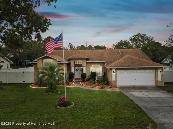 8324 Nightingale Rd, Weeki Wachee, FL 34613