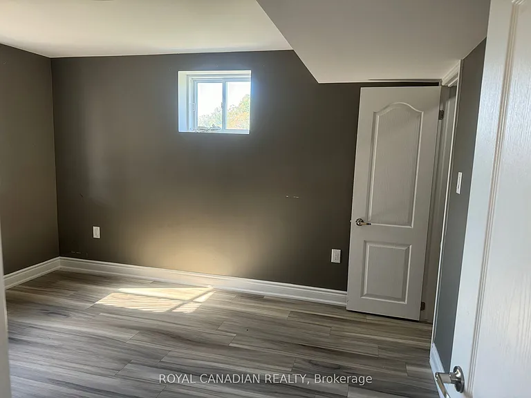684 Linden Dr #BASEMENT — Photo 11