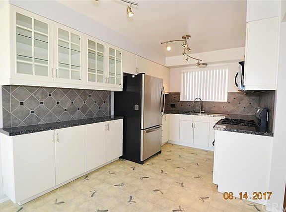 4th image of 16424 Illinois Ct