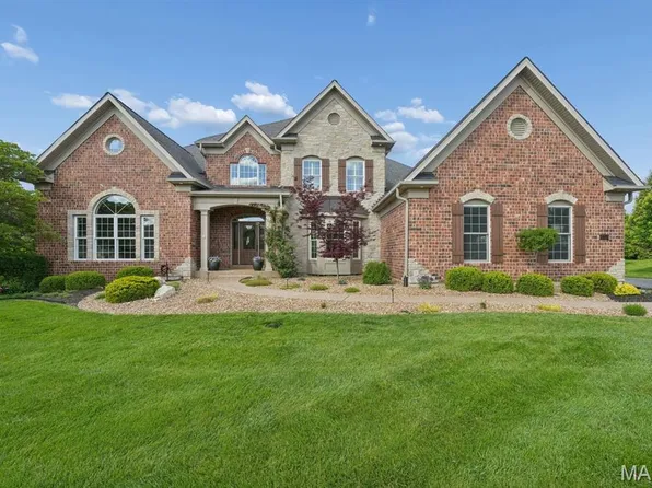 17925 Homestead Bluffs Dr, Chesterfield, MO 63005