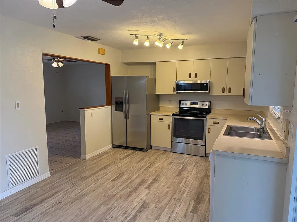 2 bed, 2.0 bath, 1018 sqft, $2,000 — Photo 4