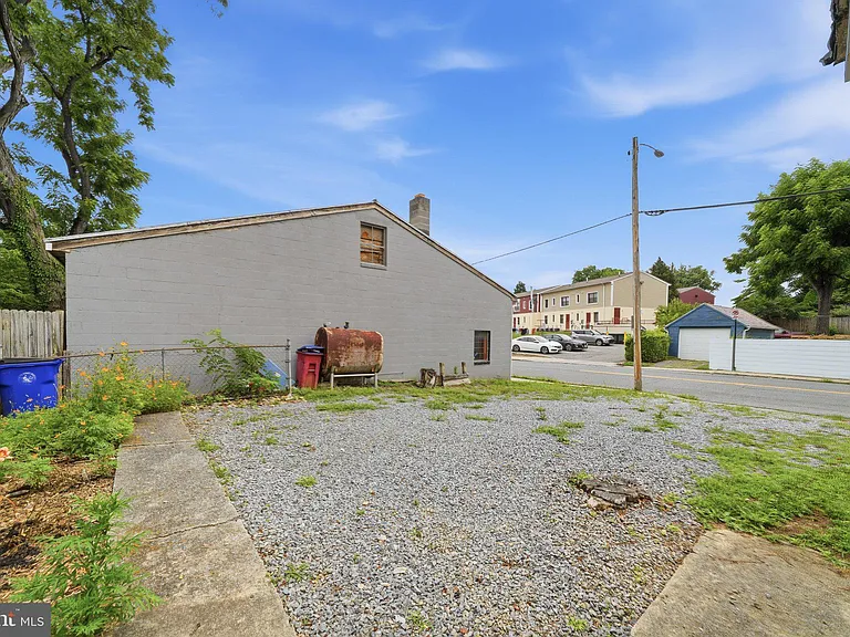 403 W South St #A — Photo 37