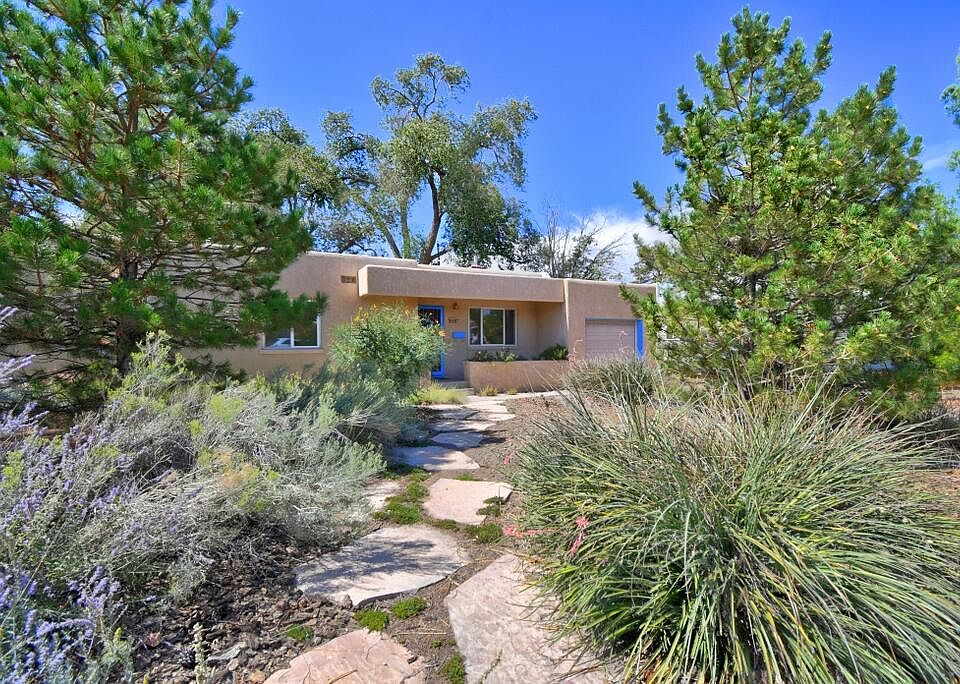 1st image of 207 Chula Vista Pl NE