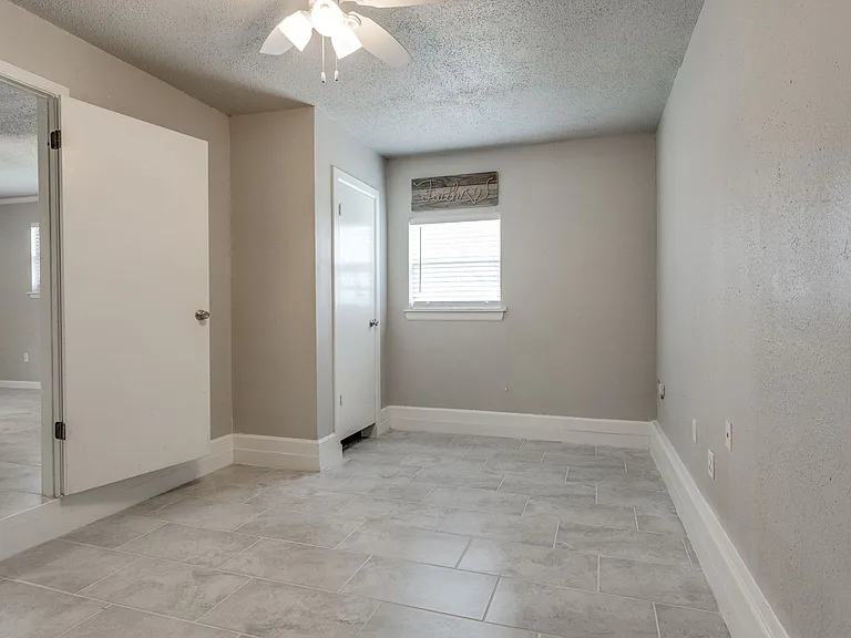 641 SW 15th St — Photo 29