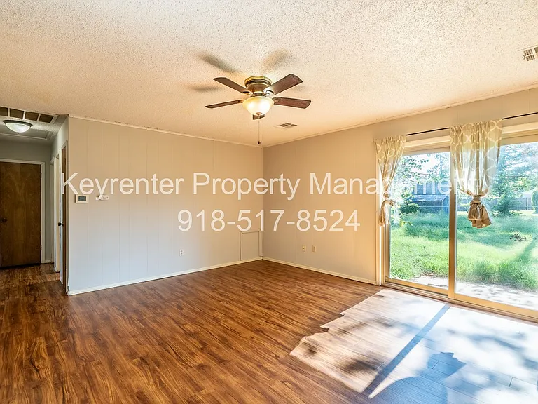 4822 S Spruce Dr — Photo 4