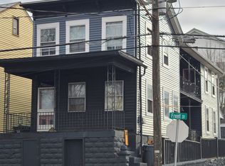 31 Front St #1, Cressona, PA 17929