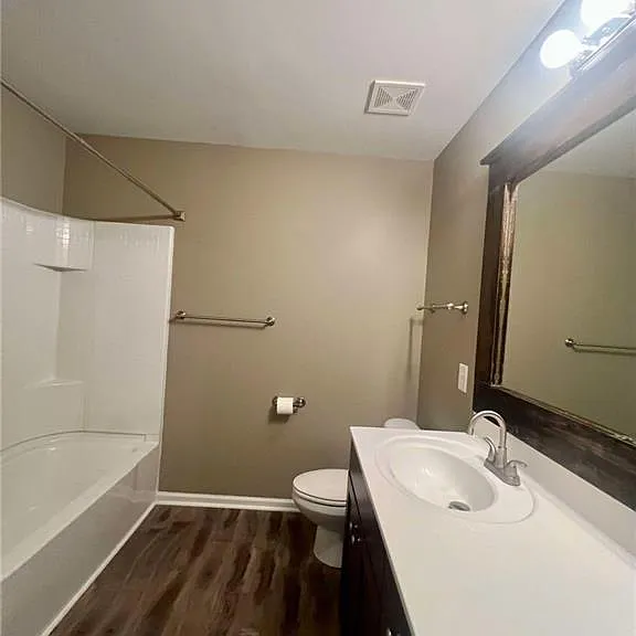 3232 Brockenhurst Dr — Photo 16
