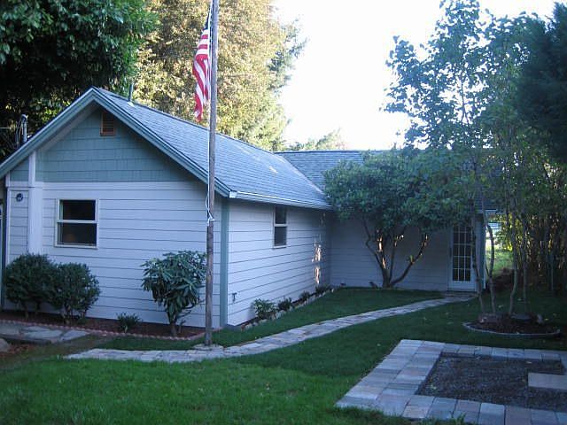 1st image of 8019 NE 32nd St