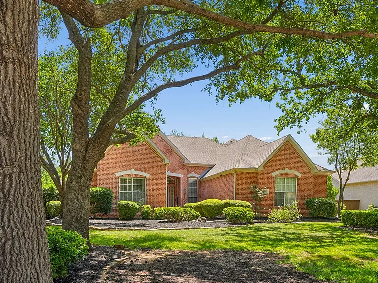 1125 Longford Cir — Photo 1