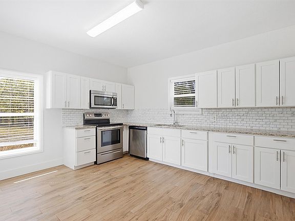 2nd image of 2222 W Bond St