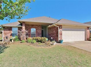 500 N Chisholm Trail Way, Mustang, OK 73064