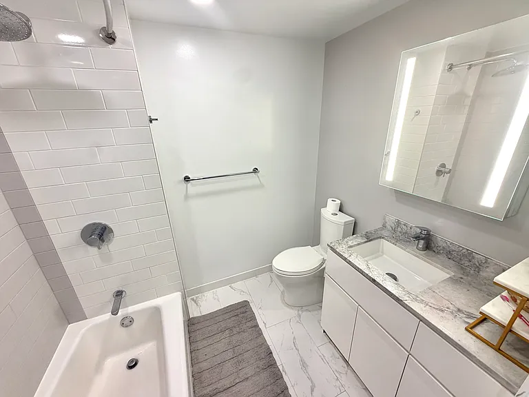 987 Queen St #329 — Photo 8