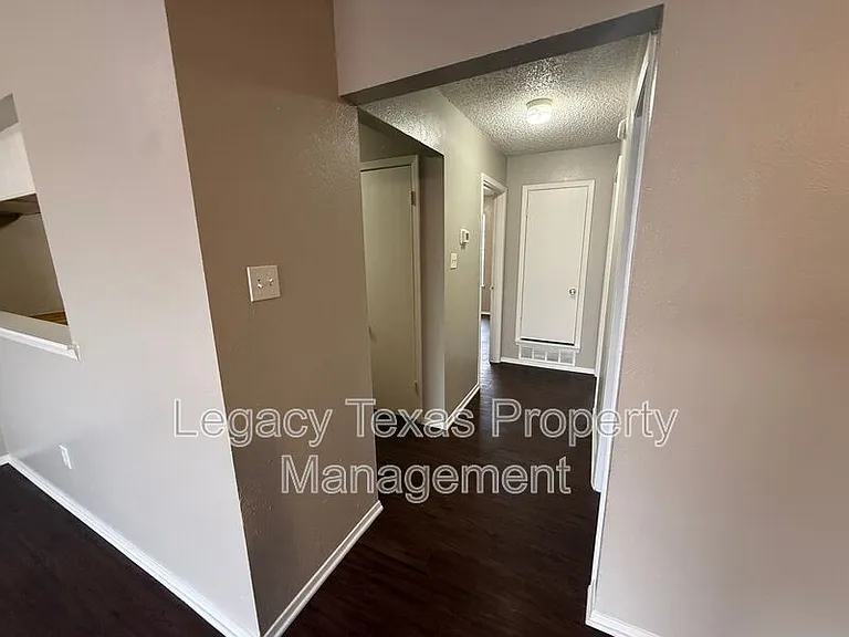 1704 Short St #C — Photo 17