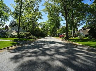 85 Sagamore Rd, Cranston, RI 02920