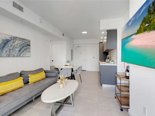 227 NE 2nd St, Miami, FL