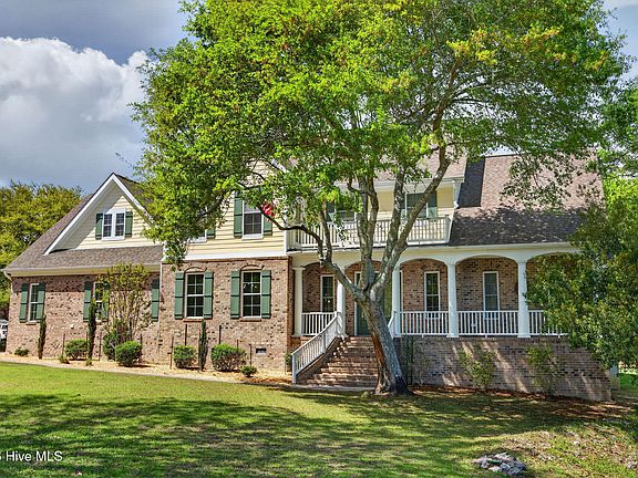 3rd image of 135 Great Oak Drive