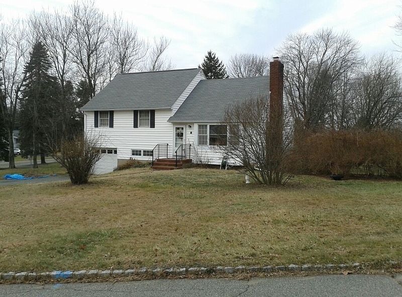 2nd image of 17 Mostyn Rd