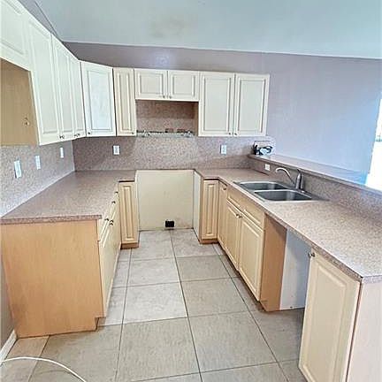 3rd image of 1107 Harry Ave S