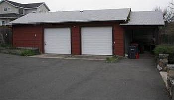 Detached garage