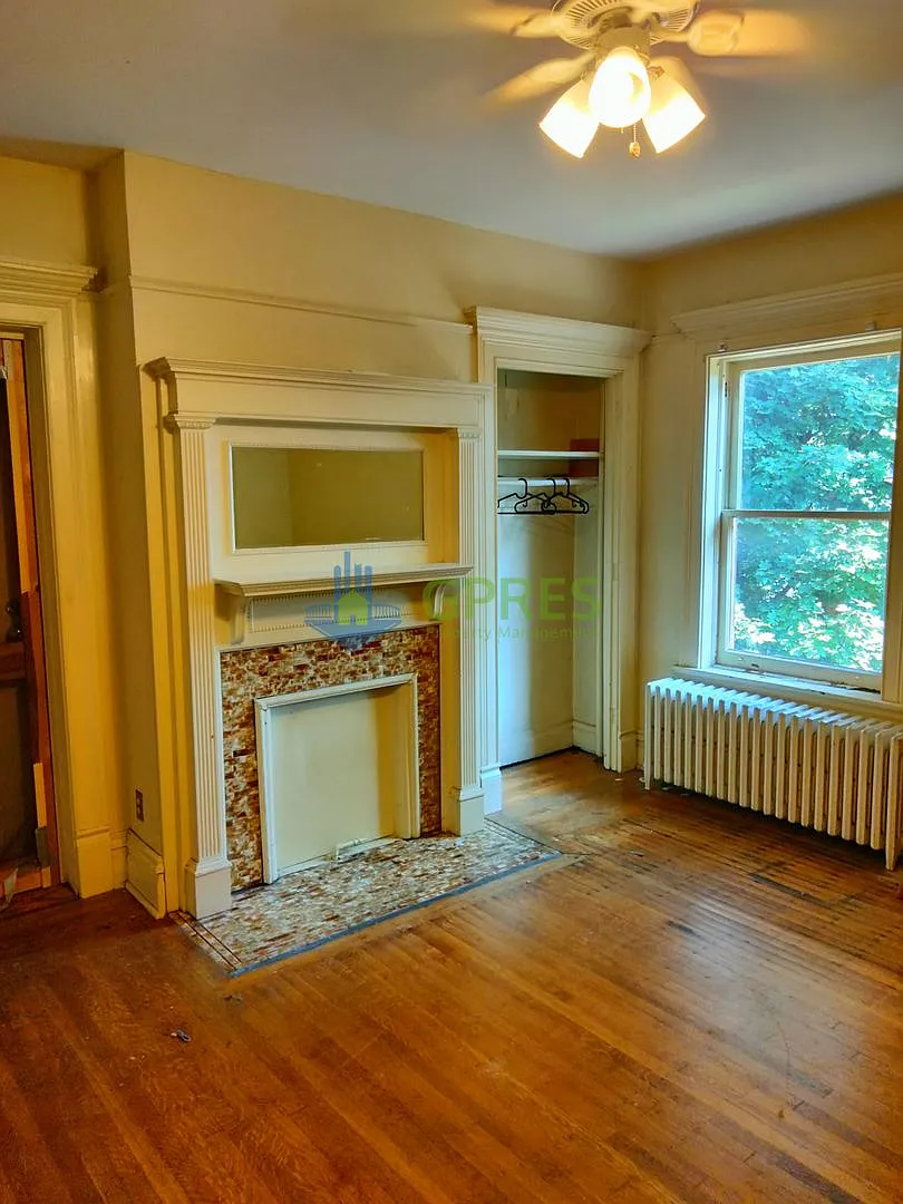 425 S. Aiken Ave. — Photo 2