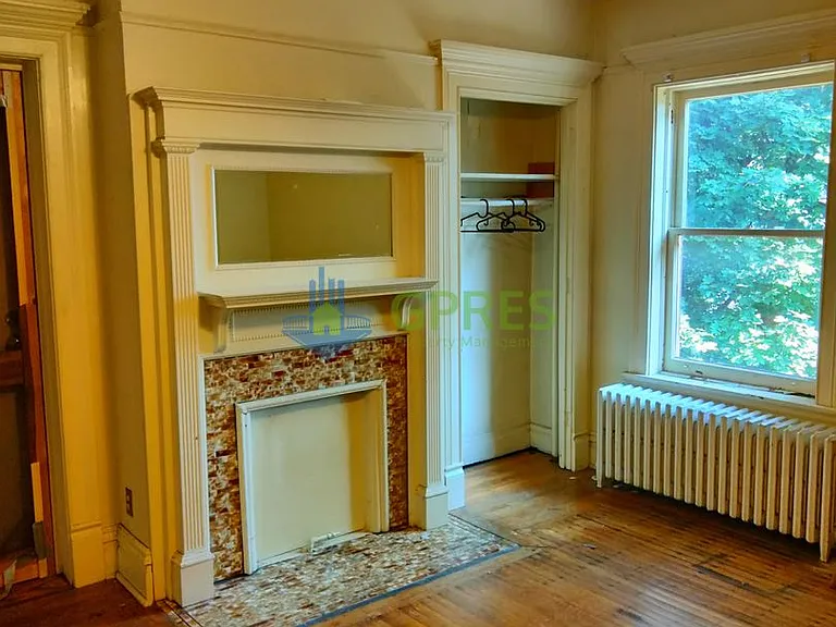 425 S. Aiken Ave. — Photo 2