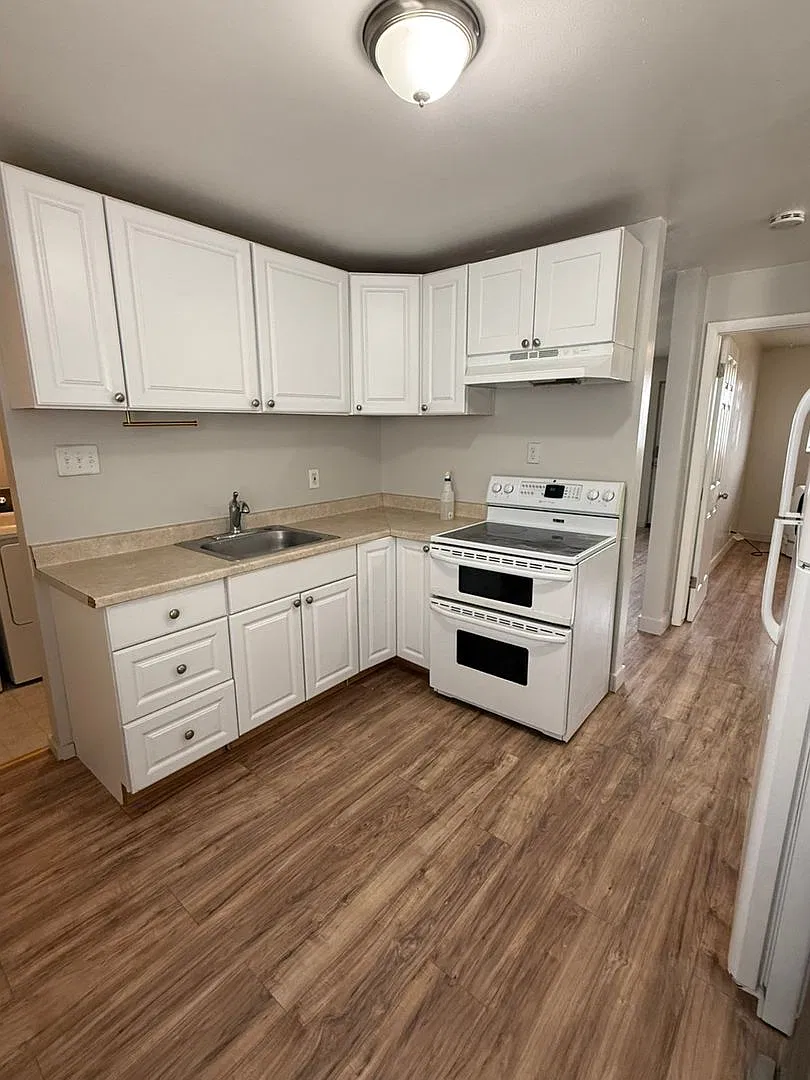 3905 S 1040 E — Photo 2