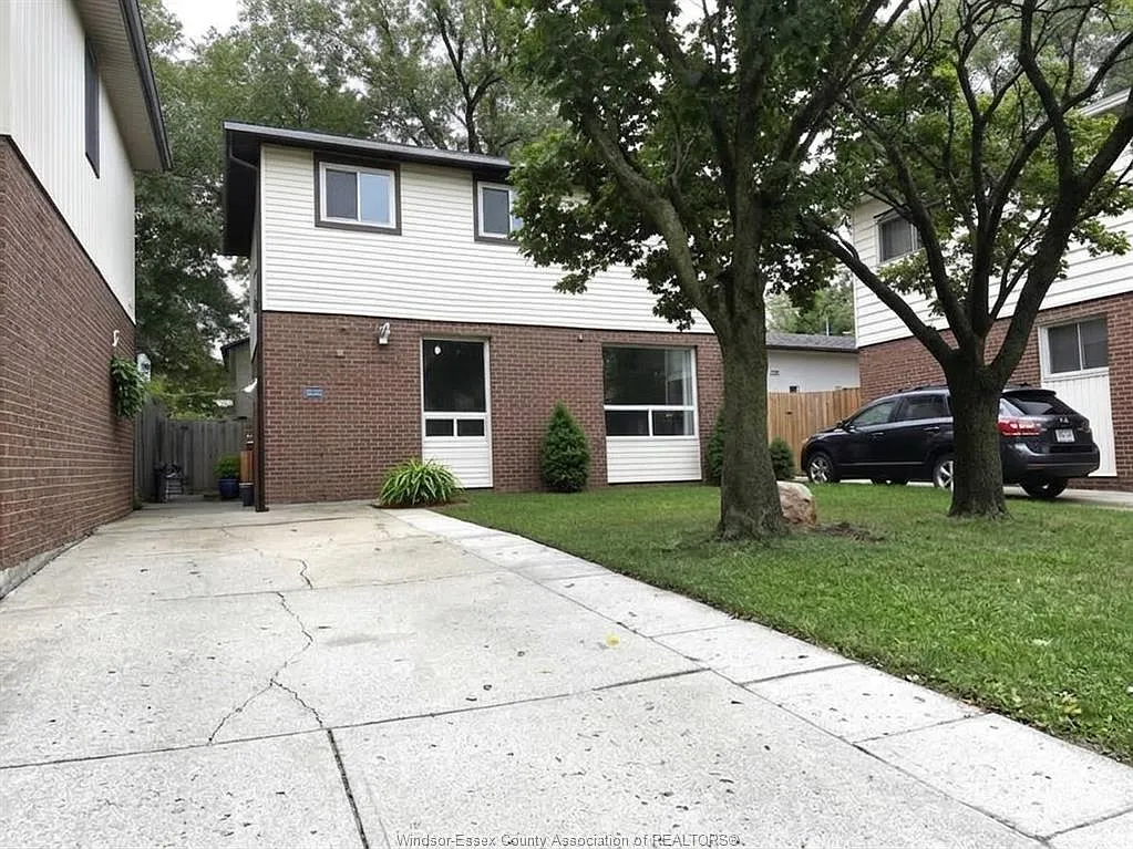3 bed, $1,980 — Photo 1