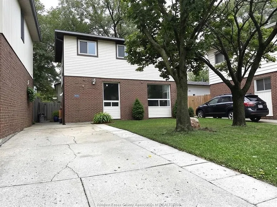1219 Aire Pl