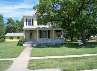 334 E 8th St, Newton, KS 67114