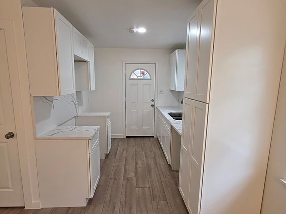 3rd image of 3522 Valley View Rd